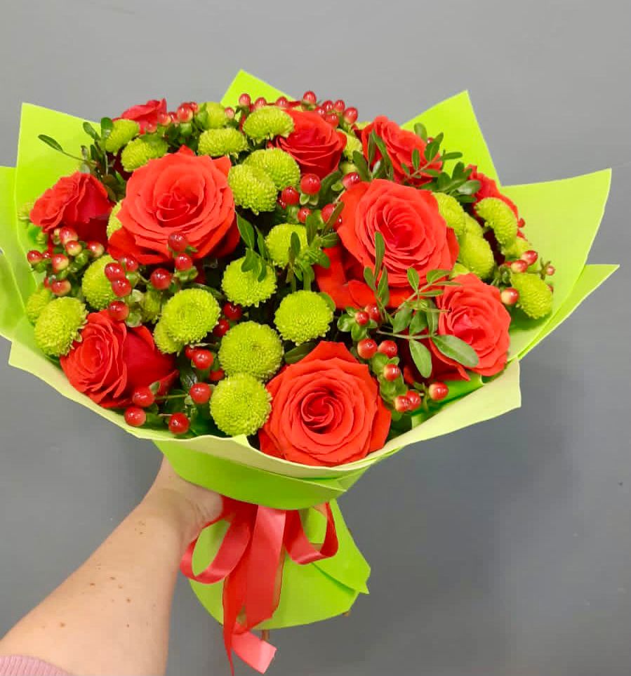 Букет цветов из: Хризантемы и Розы в Лангепасе