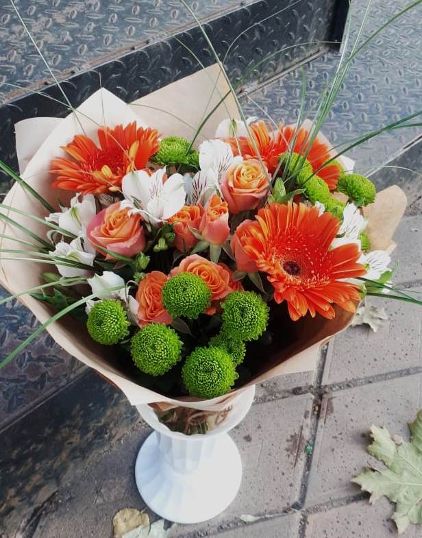 Букет цветов из: Герберы, Хризантемы, Альстромерии и Розы в Лангепасе