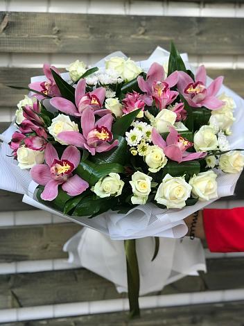 Букет цветов из: Розы и Хризантемы в Лангепасе