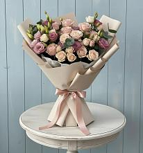 Букет цветов из:  Розы и Лизиантусы в Лангепасе