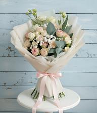 Букет цветов из:  Розы и Лизиантусы в Лангепасе