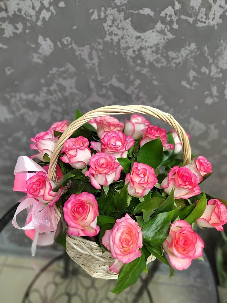 Цветочная композиция из Розы в корзине в Лангепасе
