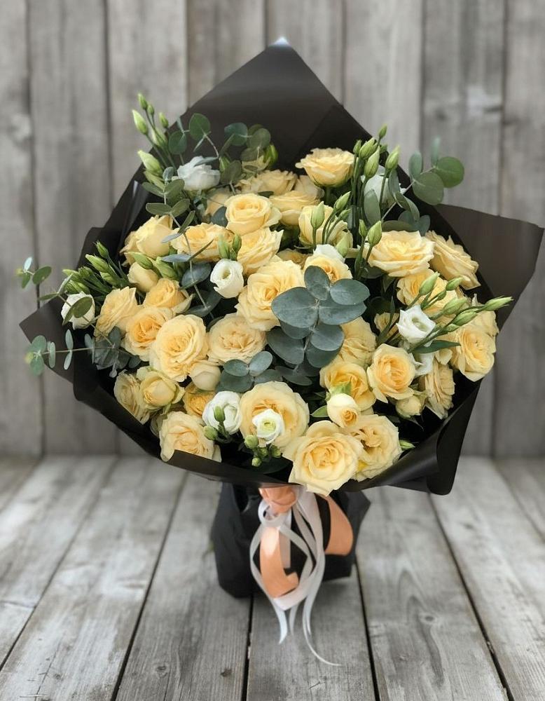 Букет цветов из: Розы и Лизиантусы в Лангепасе