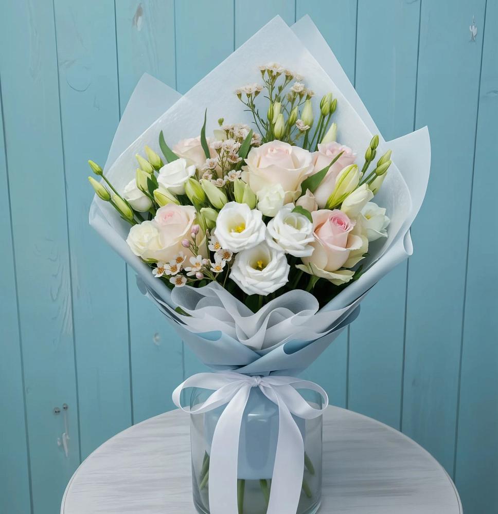 Букет цветов из: Розы и Лизиантусы в Лангепасе