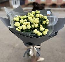 Букет Белые кустовые розы Солинеро в Лангепасе