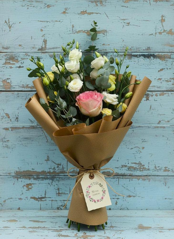 Букет цветов из: Розы и Лизиантусы в Лангепасе