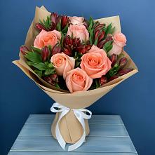 Букет цветов из:  Розы и Альстромерии в Лангепасе