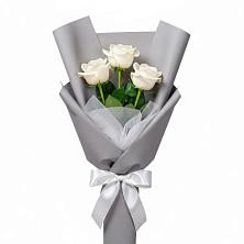 Букет 3 белые розы в Лангепасе