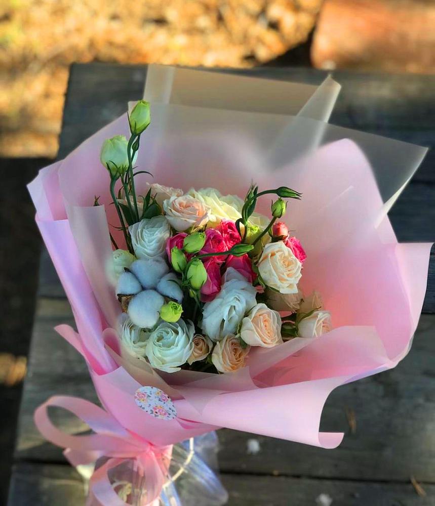 Букет цветов из: Розы и Лизиантусы в Лангепасе