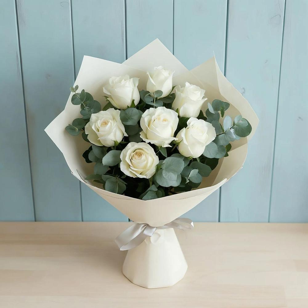 Букет Белые розы в Эвкалипте в Лангепасе