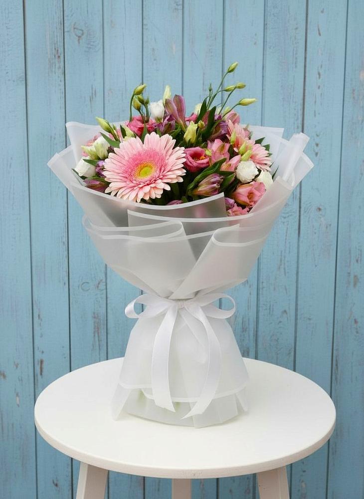 Букет цветов из: Герберы, Альстромерии и Лизиантусы в Лангепасе