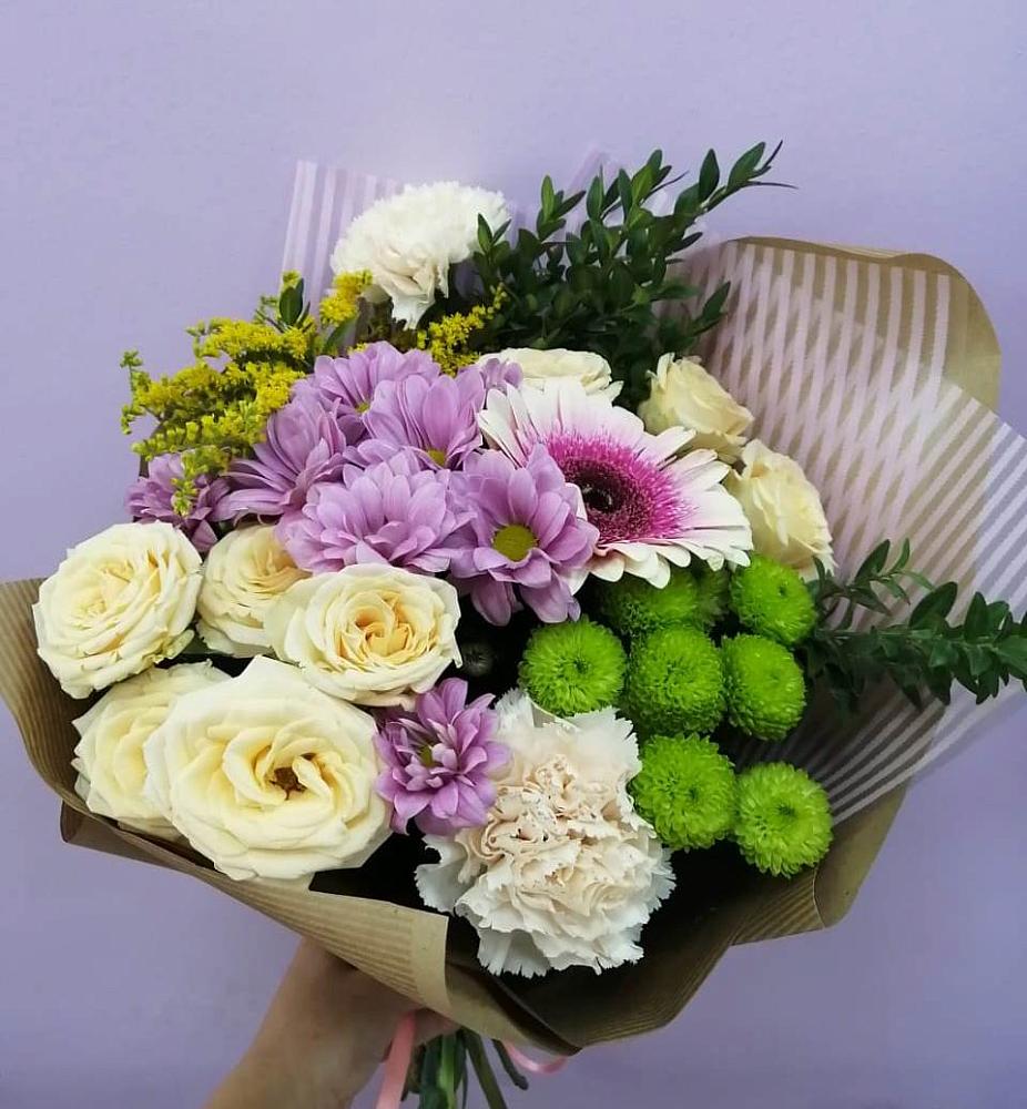 Букет цветов из: Хризантемы, Розы, Гвоздики и Герберы в Лангепасе