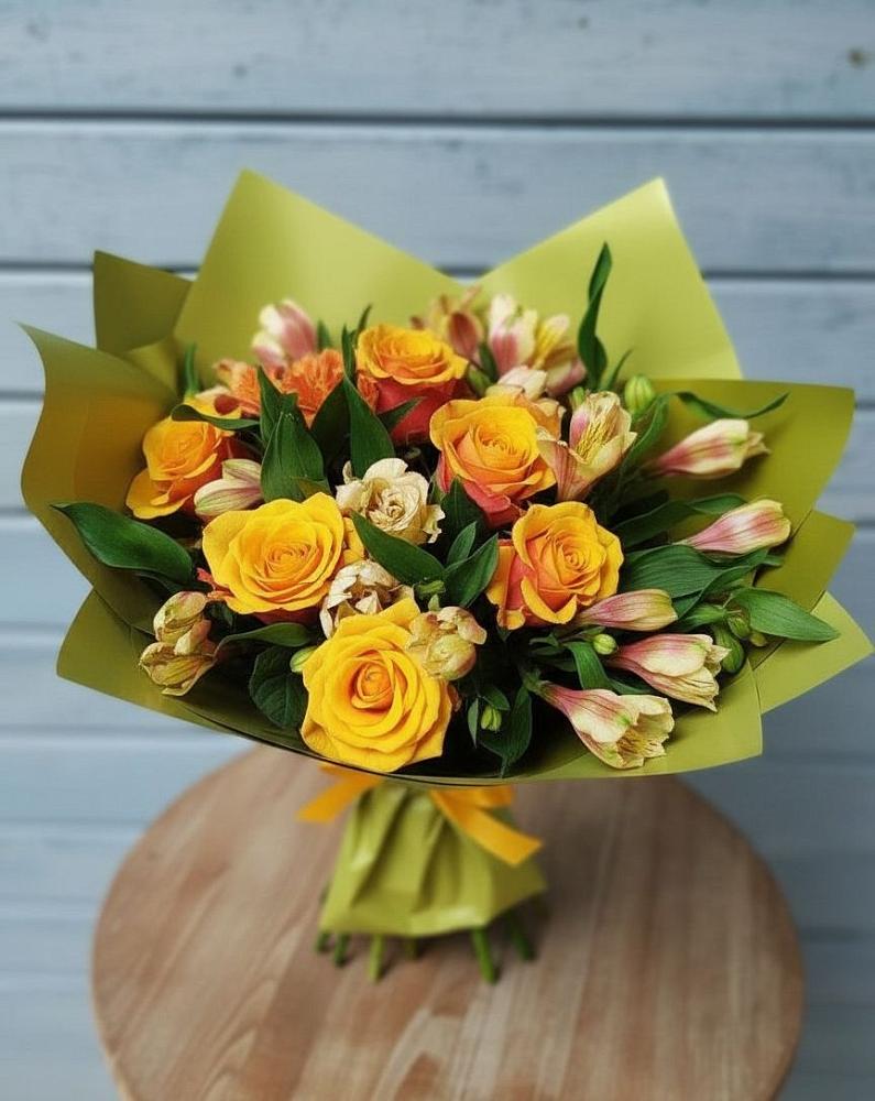 Букет цветов из: Альстромерии и Розы в Лангепасе