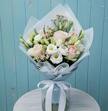 Букет цветов из:  Розы и Лизиантусы в Лангепасе