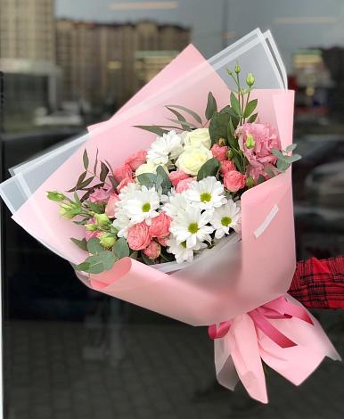 Букет цветов из: Розы, Лизиантусы и Хризантемы в Лангепасе
