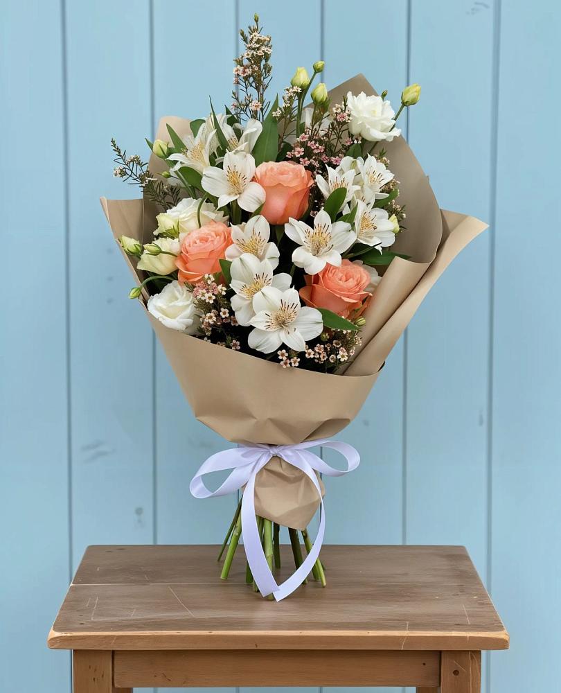 Букет цветов из: Альстромерии, Лизиантусы, Розы и Хризантемы в Лангепасе