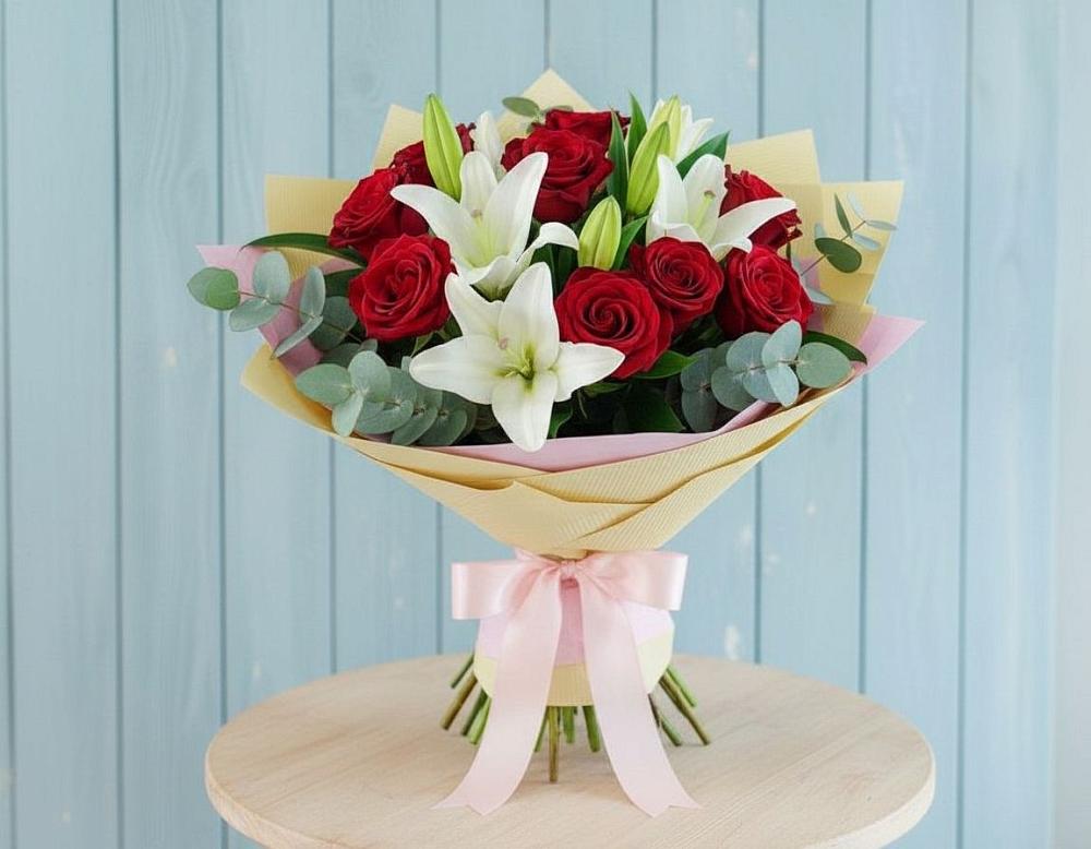 Букет цветов из: Лилии и Розы в Лангепасе